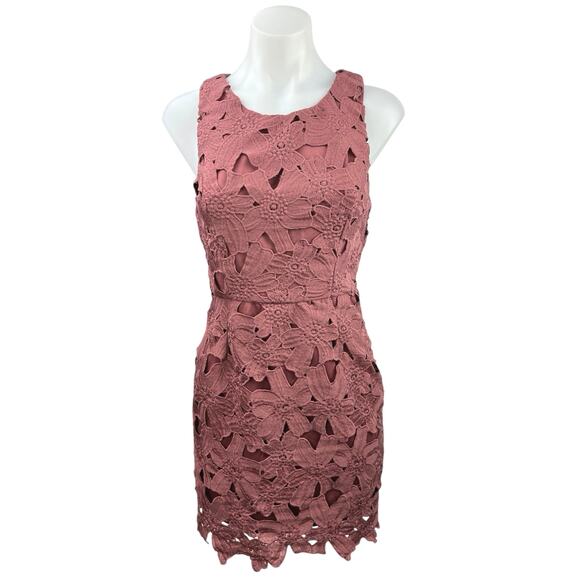ASTR The Label Maroon Floral Lace Sleeveless Scalloped Hem Mini Sheath Dress S - Picture 2 of 6